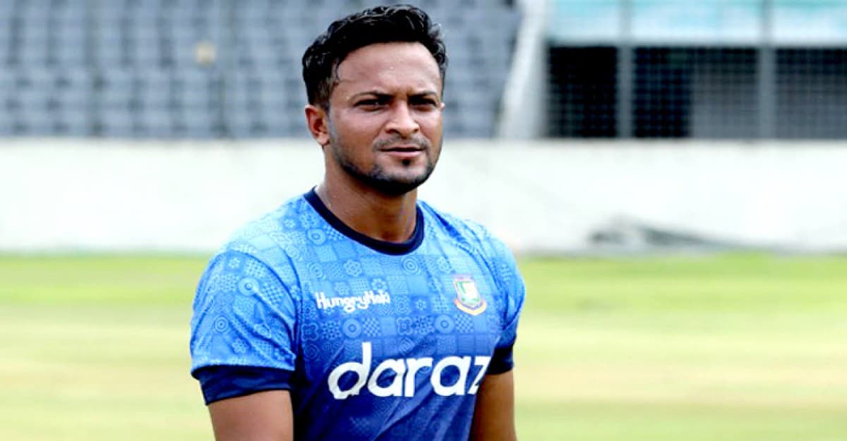 দেশে ফিরলেন সাকিব