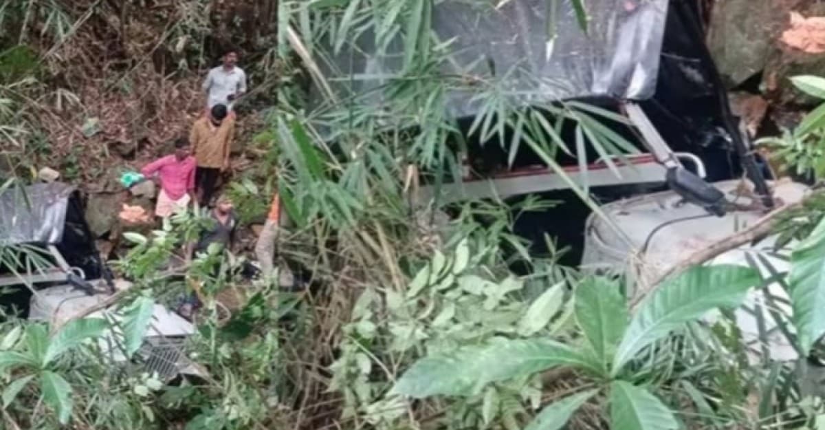 ভারতে গাড়ি খাদে পড়ে নিহত ৯