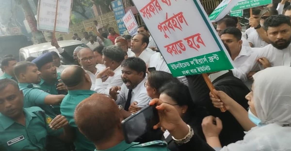 বিএনপিপন্থী আইনজীবীদের পদযাত্রা: এডিসি-ওসিসহ আহত ১৬