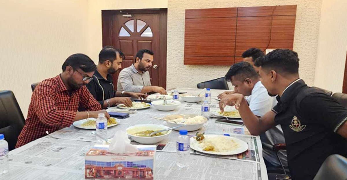 ডিবি কার্যালয়ে ডালভাত খেয়ে যা বললেন হিরো আলম