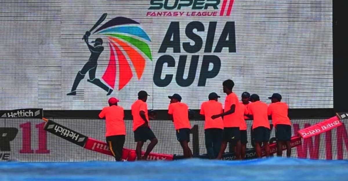 বৃষ্টি-ভেজা মাঠ, সময় মতো টসও হয়নি শ্রীলঙ্কা-পাকিস্তান ম্যাচের