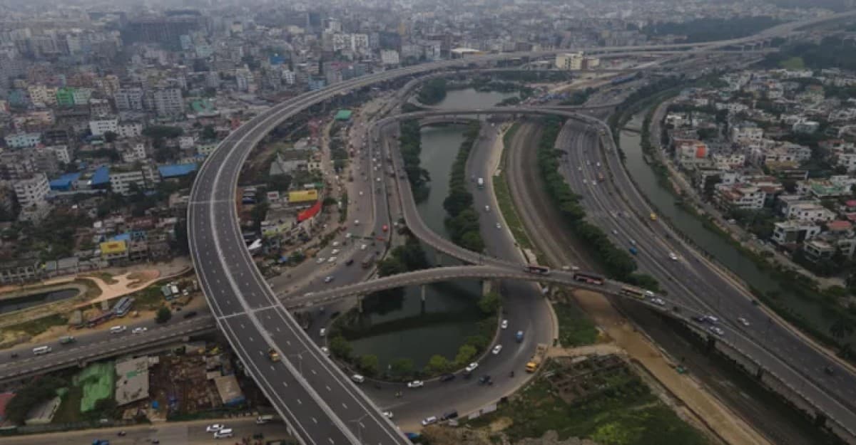 আজ থেকে এক্সপ্রেসওয়েতে চলবে বাস