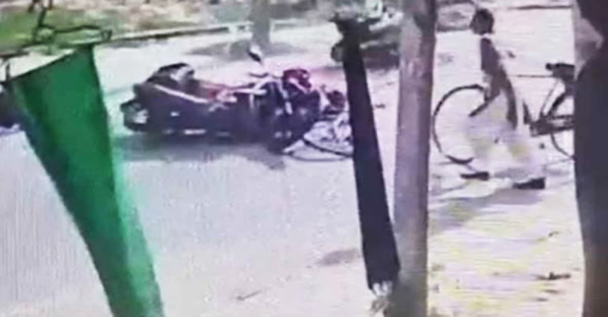 চলন্ত বাইক থেকে  ওড়না ধরে টান, সাইকেল থেকে পড়ে প্রাণ গেল কিশোরীর