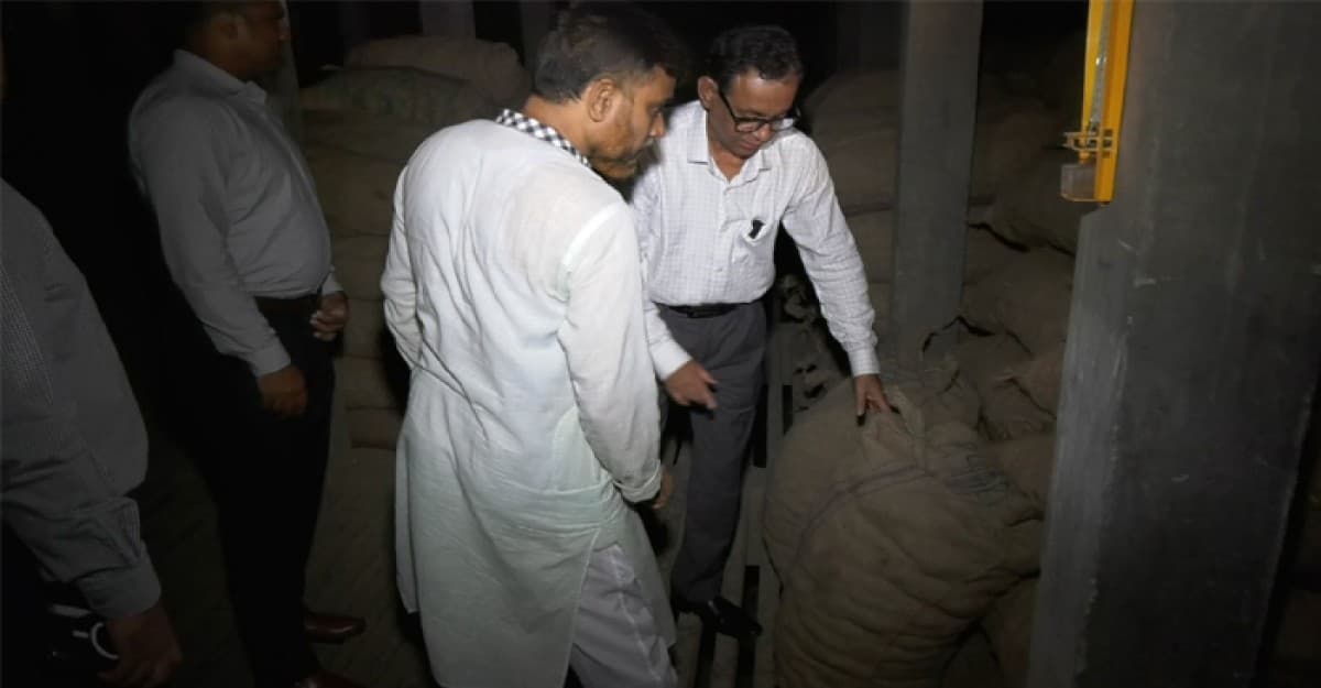 বগুড়ায় আলুর স্টোরেজে ভোক্তা অধিকারের অভিযান, আটক ৩