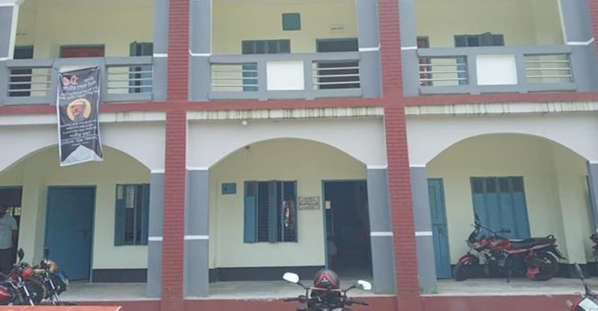 পঞ্চগড়ে বিদ্যালয়ে নিয়োগ নিয়ে গনপিটিশন, পরীক্ষা স্থগিত করলেন প্রশাসন