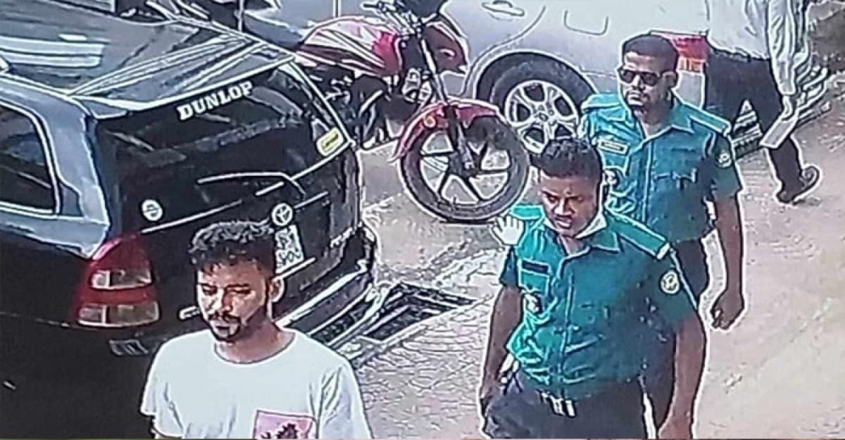 ২০ লাখ টাকা ছিনতাই: পুলিশ কনস্টেবলসহ ৫ জন রিমান্ডে