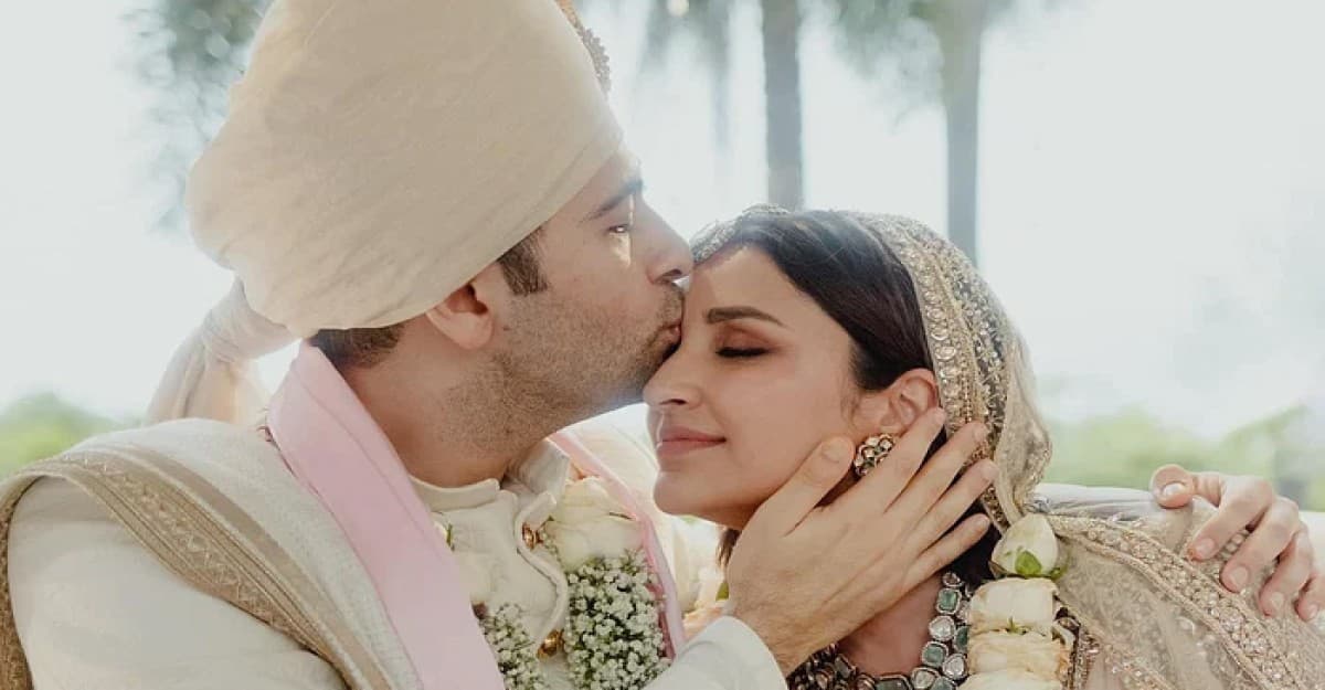 বিয়ে করলেন রাঘব-পরিণীতি