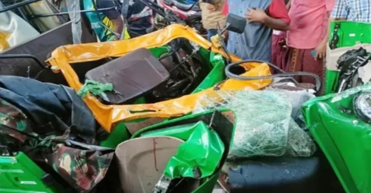 ভারতে স্কুল বাসের সঙ্গে ধাক্কা অটো রিকশার, নিহত ৫