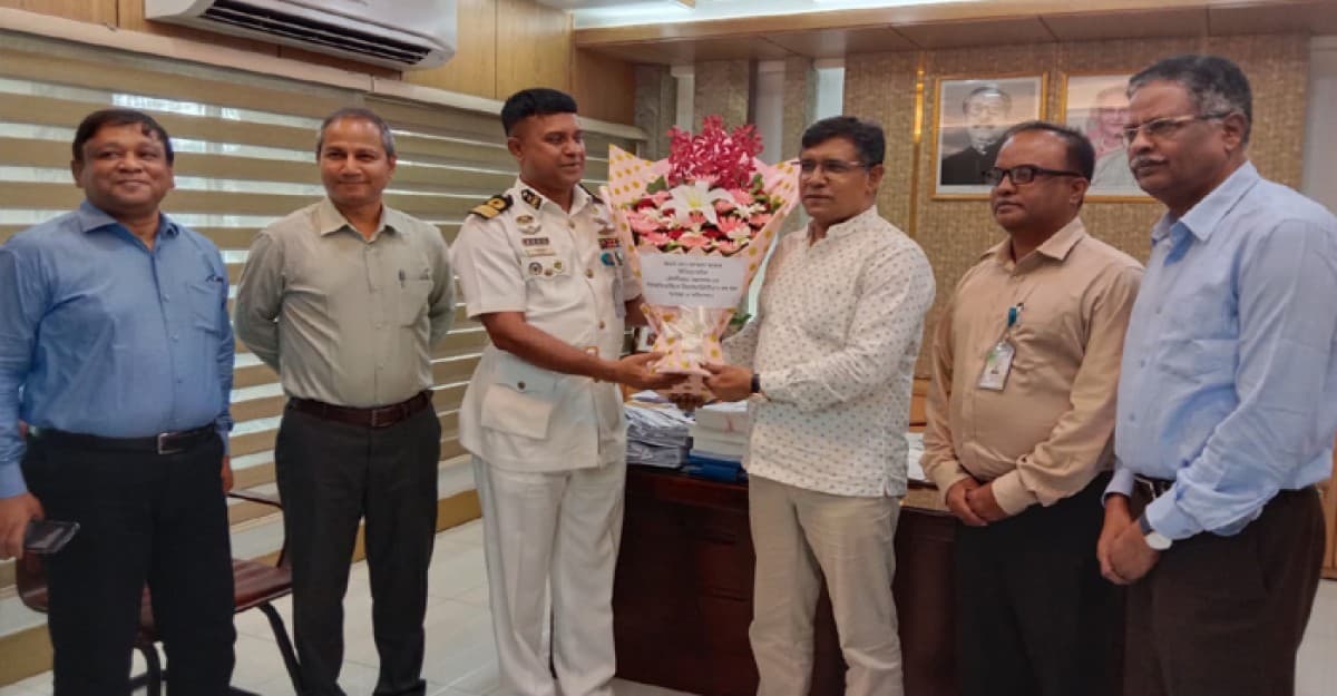 সিনিয়র সচিব মোস্তফা কামালের সাথে বিআইডব্লিউটিএ চেয়ারম্যানের শুভেচ্ছা বিনিময়