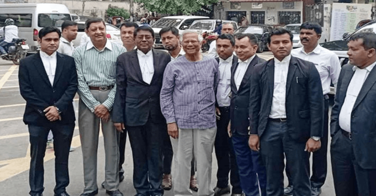 দুদক কার্যালয়ে ড. ইউনূস