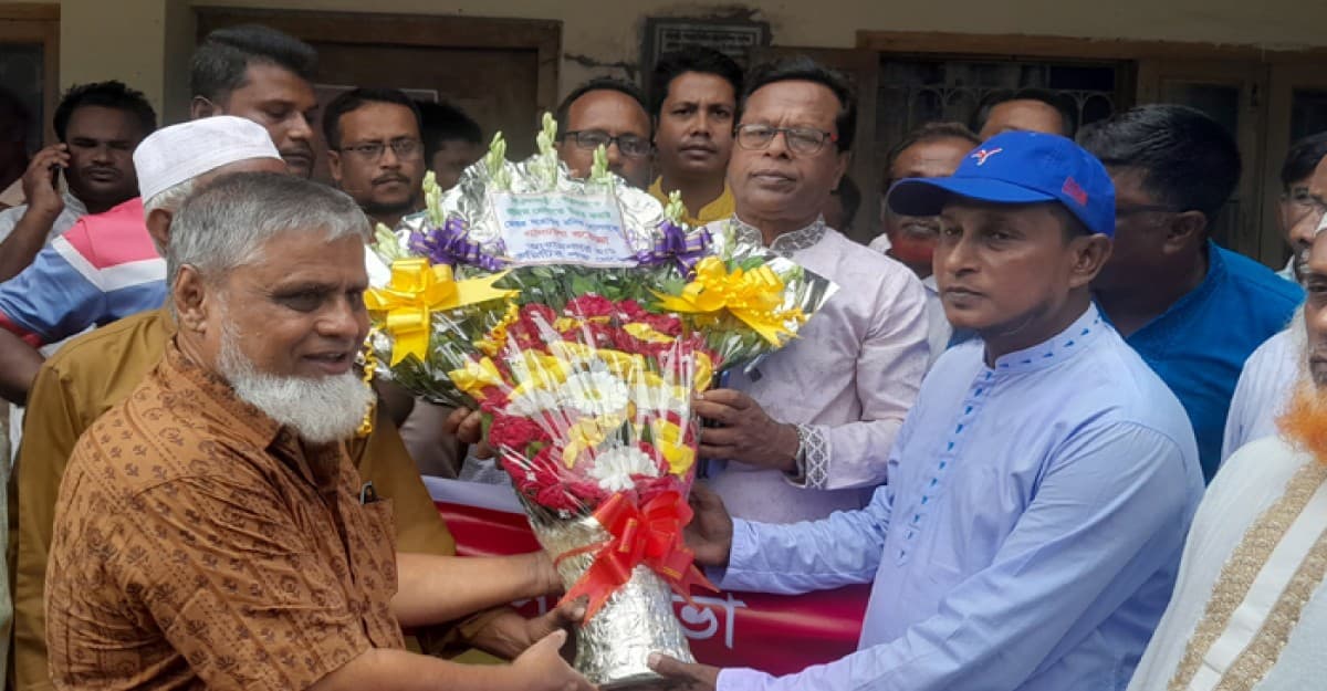 ক শ্রেনীর পৌরসভা হওয়ায় সরিষাবাড়ীতে আনন্দ শোভাযাত্রা