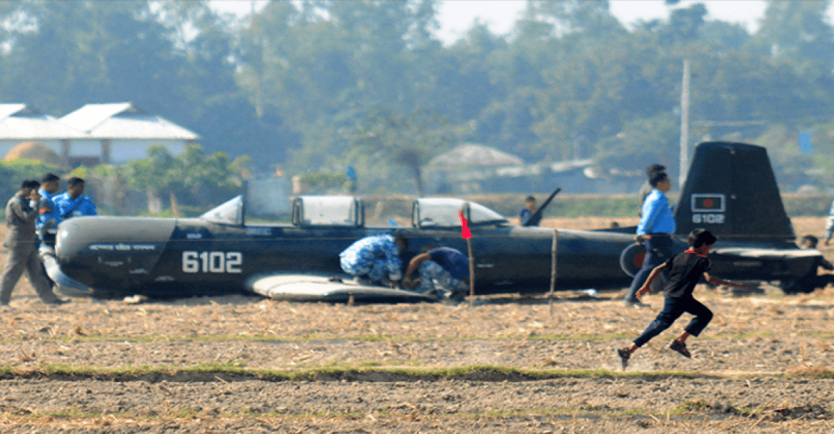 বগুড়ায় প্রশিক্ষণ বিমান বিধ্বস্ত