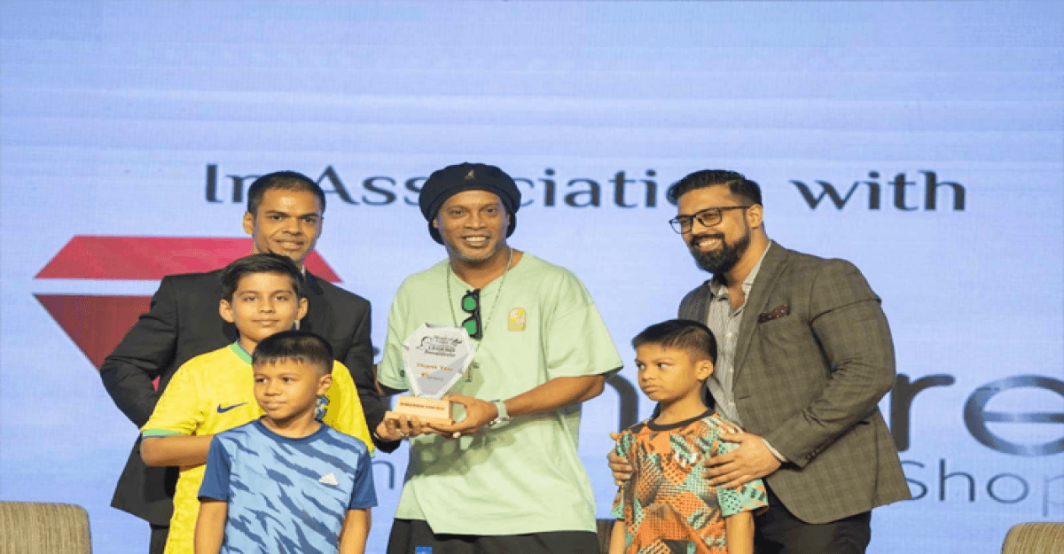 ফ্যানফেয়ার অ্যাপ ব্যবহারকারীদের উপহার দিয়ে গেলেন রোনালদিনহো