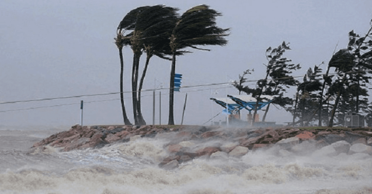 ১২ জেলার মানুষকে রাত ৮টার মধ্যে আশ্রয়কেন্দ্রে আনার নির্দেশ