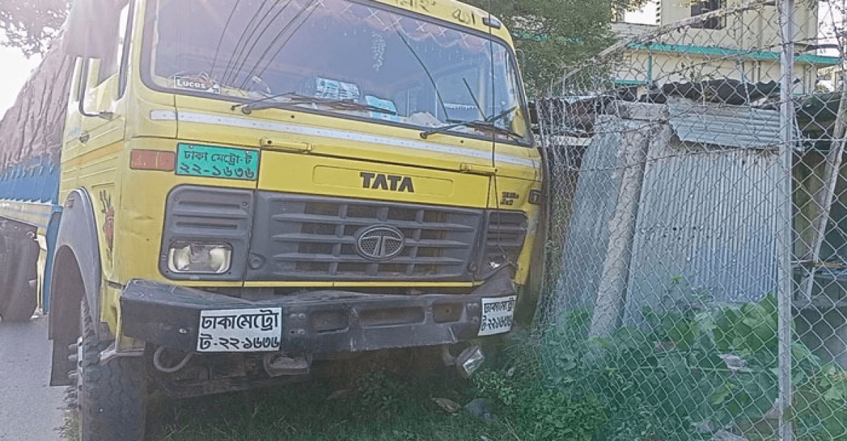 ঈশ্বরদীতে সড়কে ত্রিমুখী সংঘর্ষে নিহত ২