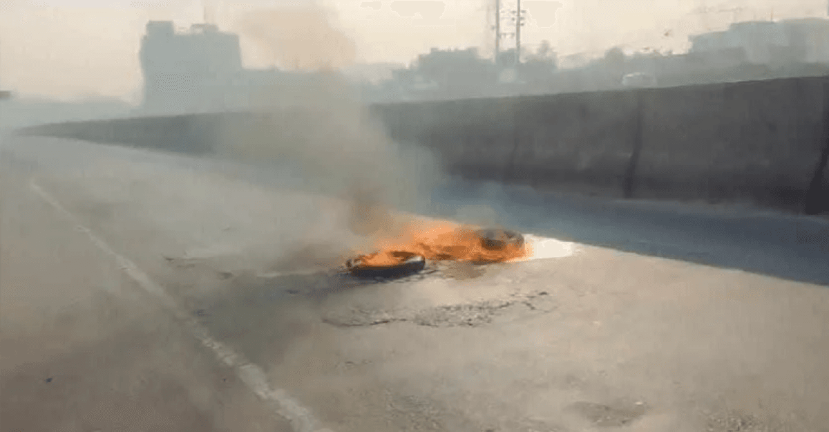 ঢাকা-চট্টগ্রাম মহাসড়কে টায়ারে আগুন
