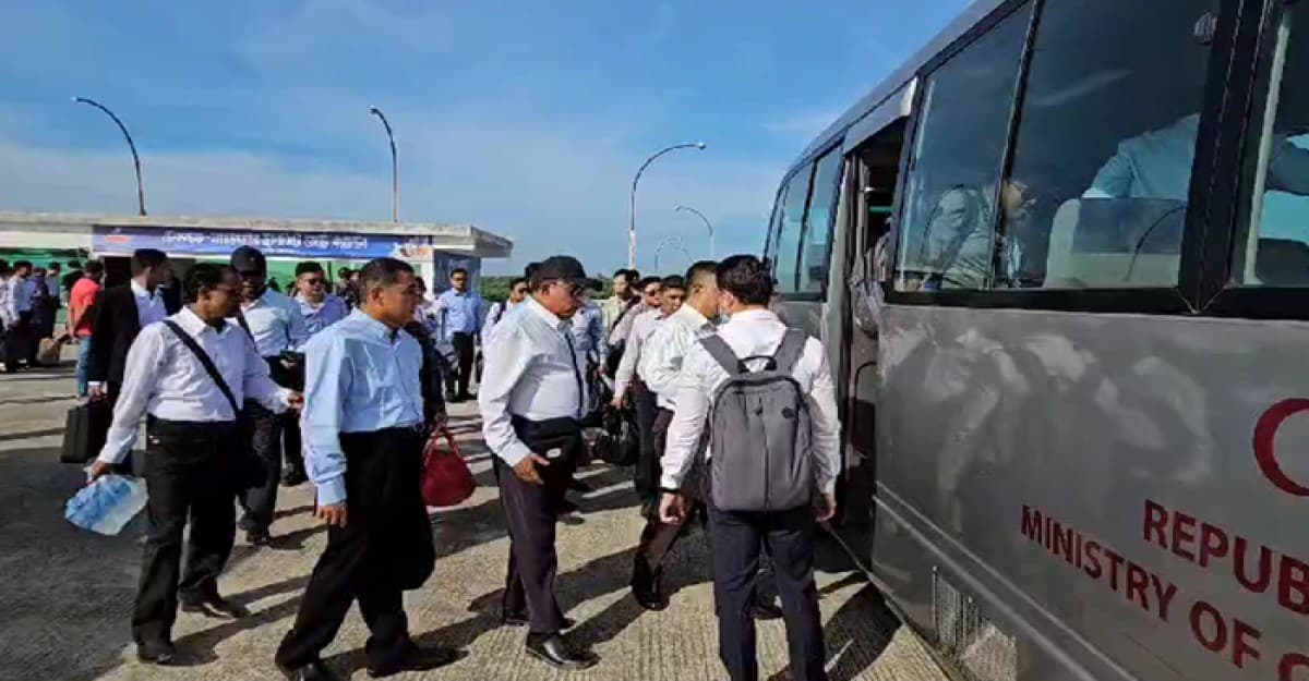 রোহিঙ্গাদের সাথে আলোচনা শেষে মিয়ানমার ফিরে গেলেন প্রতিনিধিরা