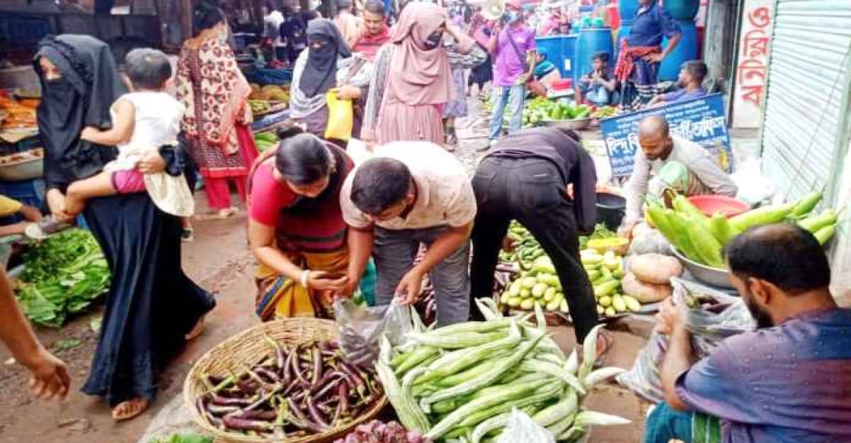 কালীগঞ্জে নিত্যপ্রয়োজনীয় দ্রব্য ক্রয়সীমার বাইরে বিপাকে সাধারণ মানুষ