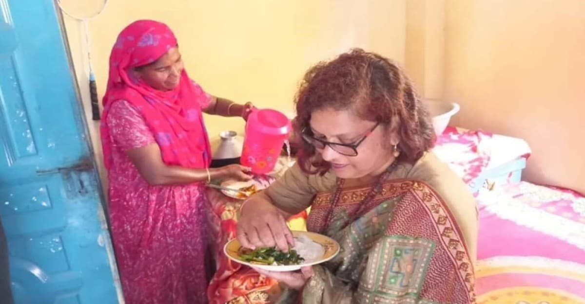ময়মনসিংহে আশ্রয়ণ প্রকল্পে গিয়ে ঘরে বসে ভাত খেলেন বিভাগীয় কমিশনার