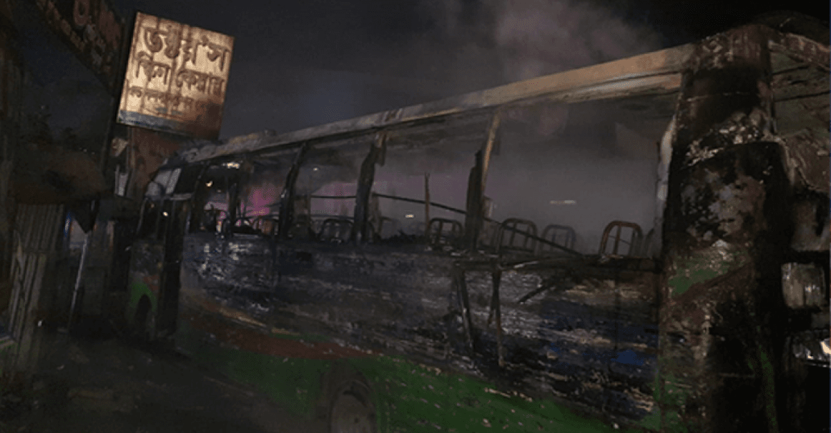 শনির আখড়ায় বাসে আগুন