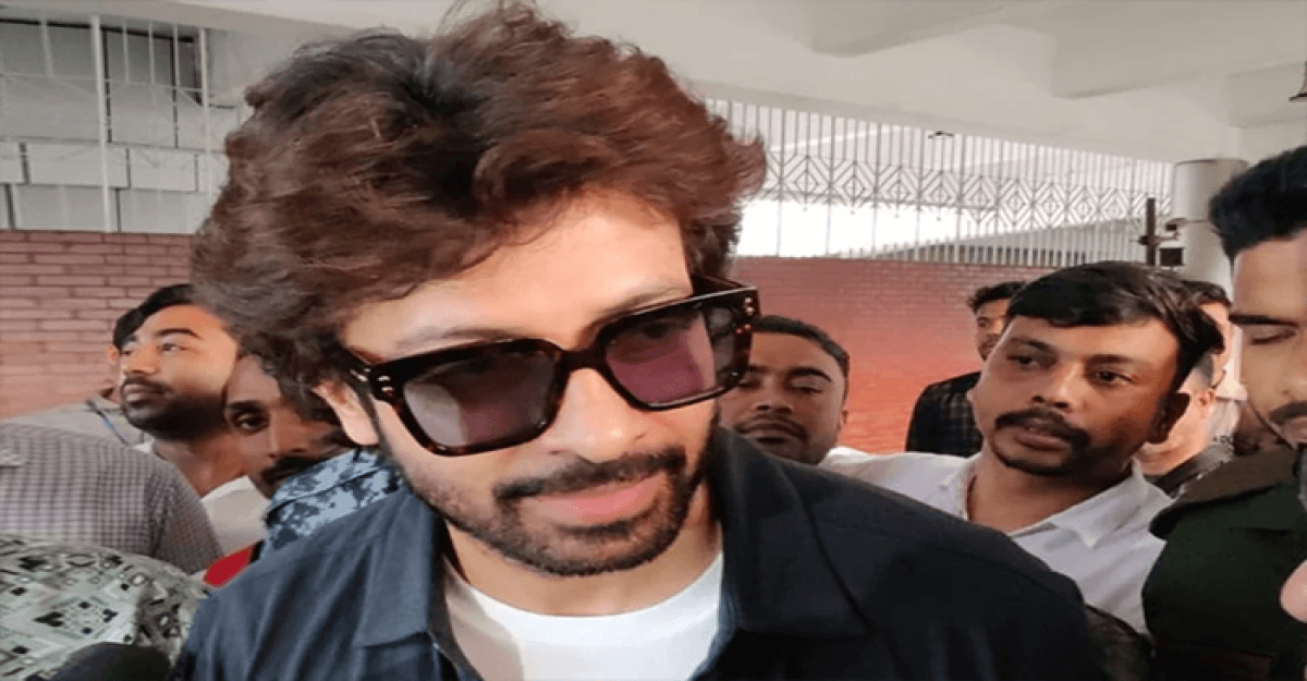 দেশে ফিরলেন শাকিব খান