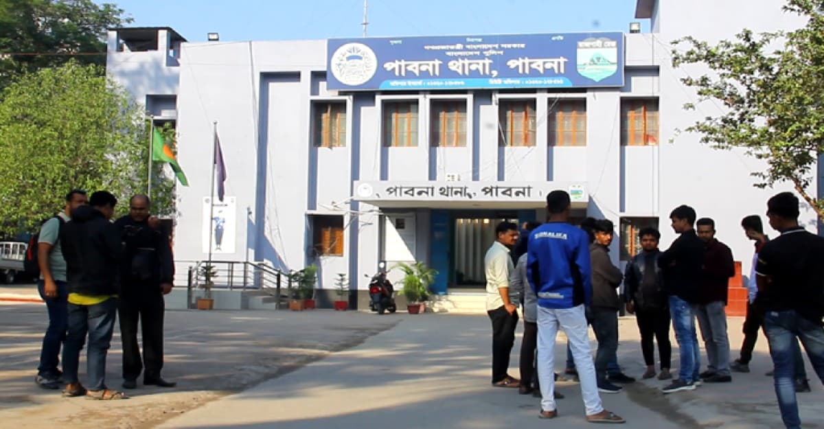 পাবনায় যাত্রীর ছুরিকাঘাতে বাসের হেলপার নিহত