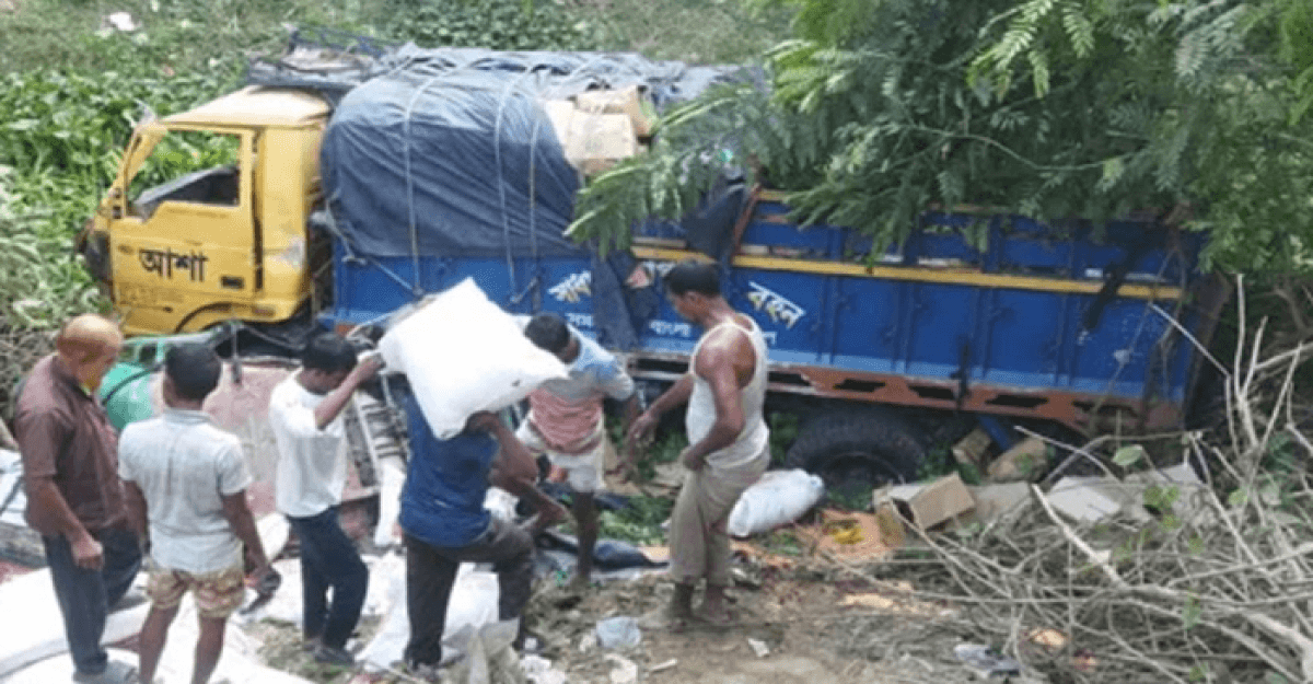 রাজশাহীতে ট্রাকের ধাক্কায় নিহত ৫