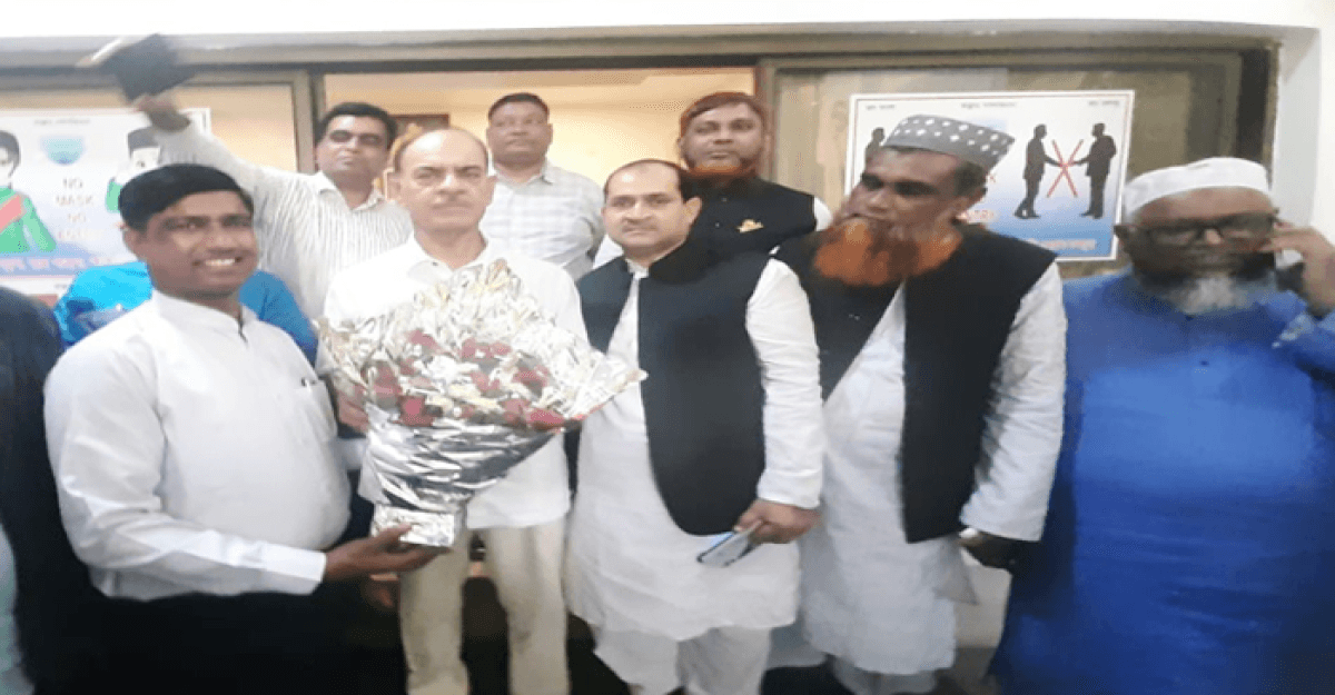 পুনরায় মনোনয়ন দেওয়ায় মুহাম্মদ ফারুক খান এমপিকে নেতৃবৃন্দের শুভেচ্ছা