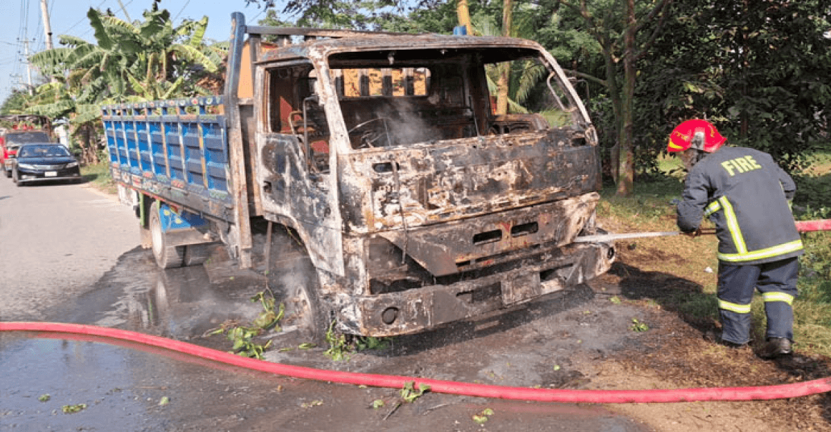 গাজীপুরে ট্রাকে আগুন