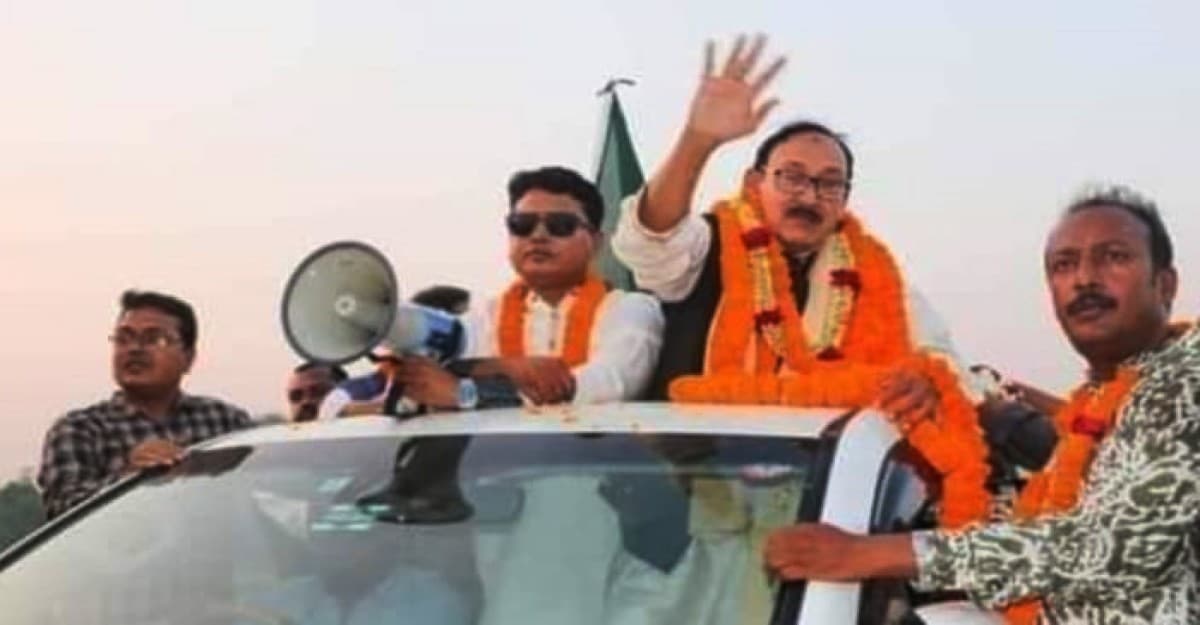 উল্লাপাড়ায় আ. লীগ মনোনীত প্রার্থী শফিকুল ইসলামকে সংবর্ধনা জানাতে নেতাকর্মীদের ঢল