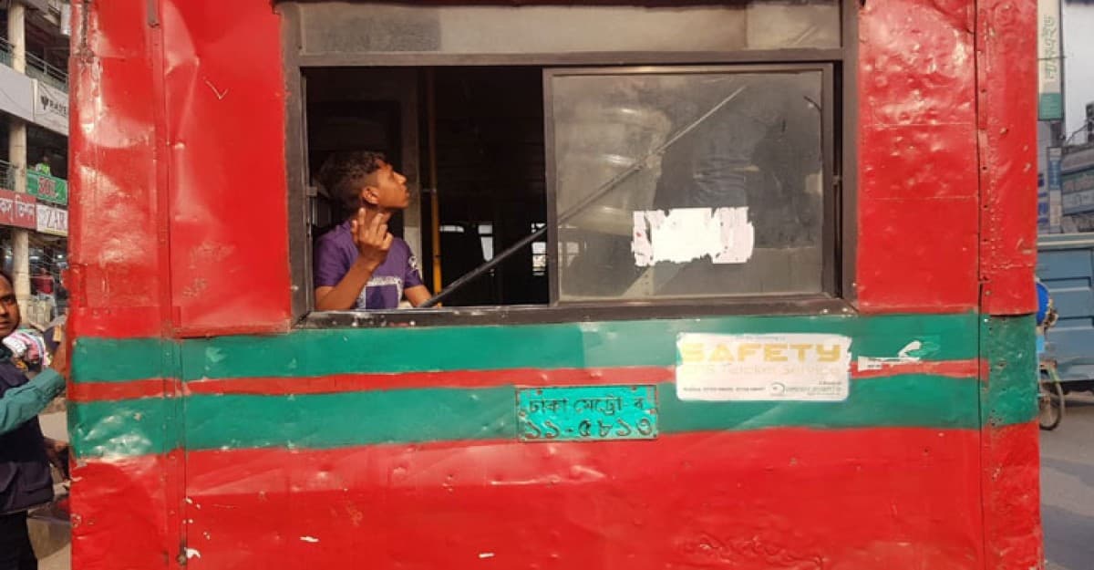 হরতালে মিরপুর ও যাত্রাবাড়ী বাসে আগুন