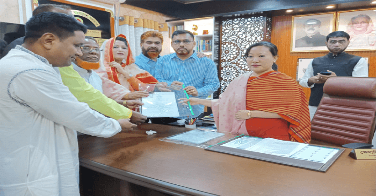 কুমিল্লা-২: মনোনয়ন ফরম জমা দিলেন সেলিমা আহমাদ