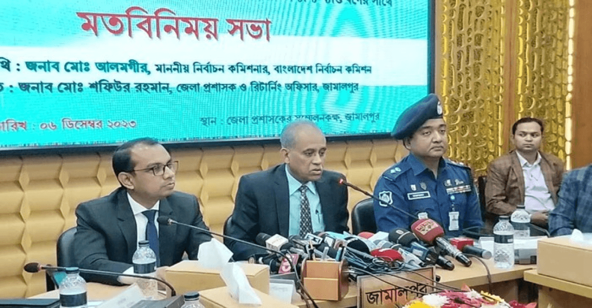 নির্বাচনে বিদেশিদের চাপ দেওয়ার অধিকার নেই: ইসি আলমগীর
