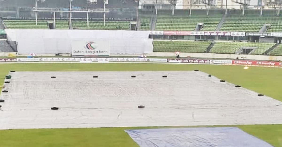 বৃষ্টিতে খেলা শুরু হতে বিলম্ব