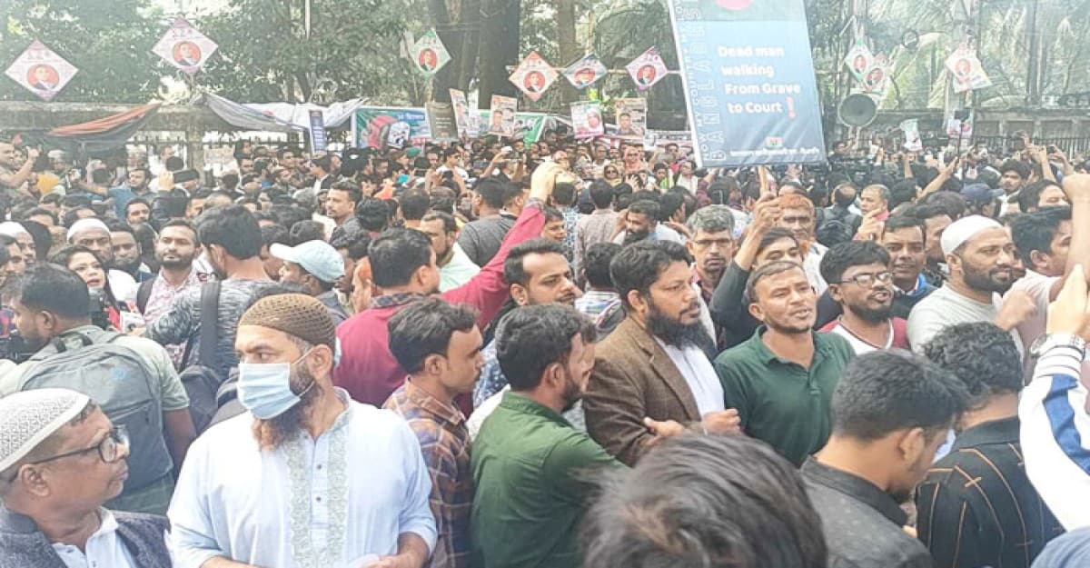 স্লোগানে মুখরিত প্রেস ক্লাব-পল্টন