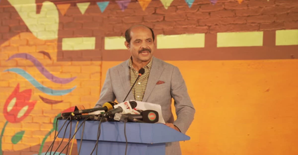 দৃষ্টিনন্দন স্ট্রিট আর্টে পোস্টার লাগালে কঠোর ব্যবস্থা: মেয়র আতিক