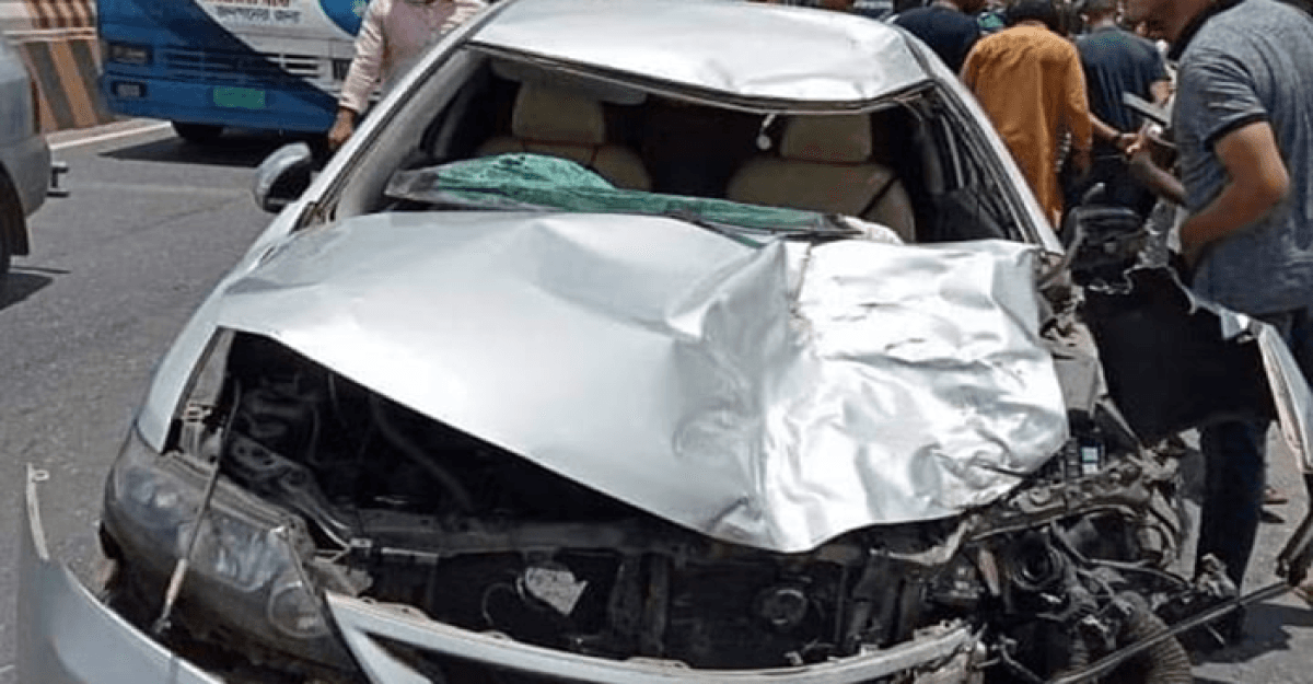 পূর্বাচলে দুই প্রাইভেটকারের মুখোমুখি সংঘর্ষে নিহত ৩