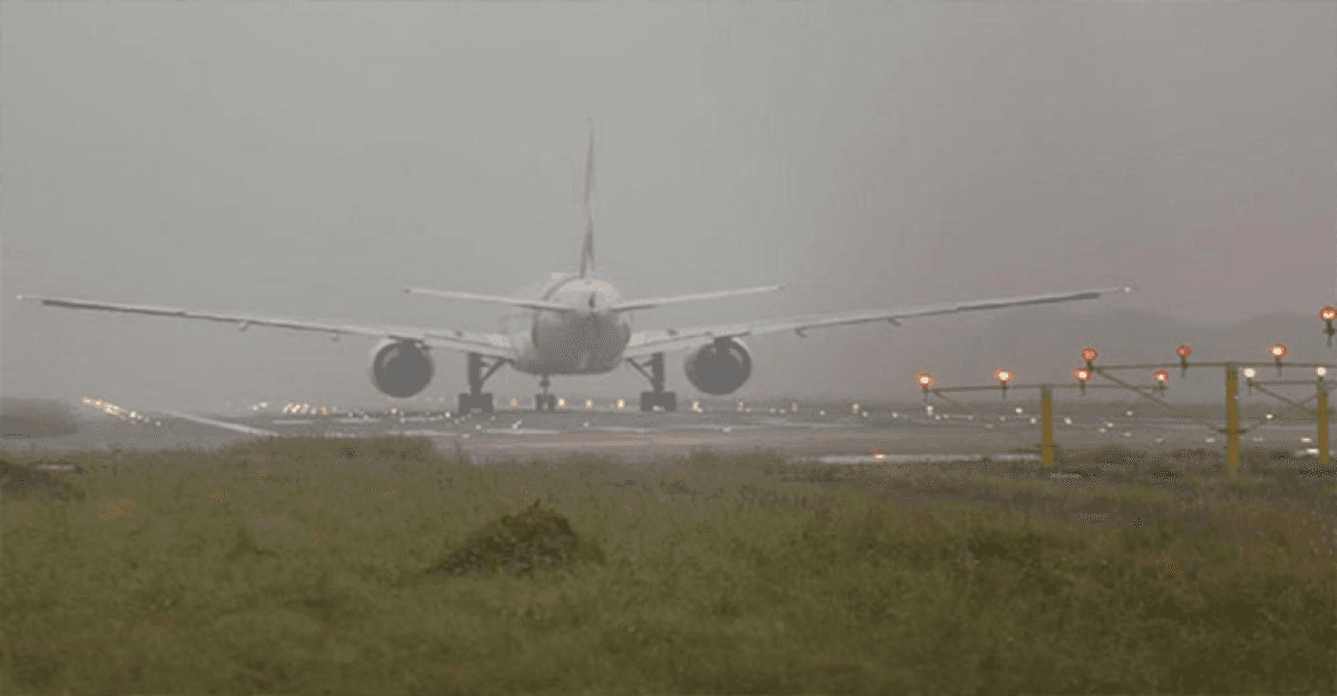 কুয়াশার কারণে ঢাকার দুই ফ্লাইট নামল কলকাতায়