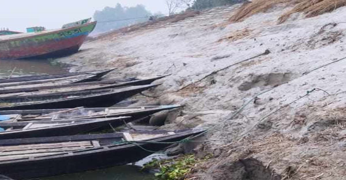 বেড়ায় যমুনা নদী পাড়ের ৫০ মিটার ডাম্পিং ব্লক ধসে গেছে