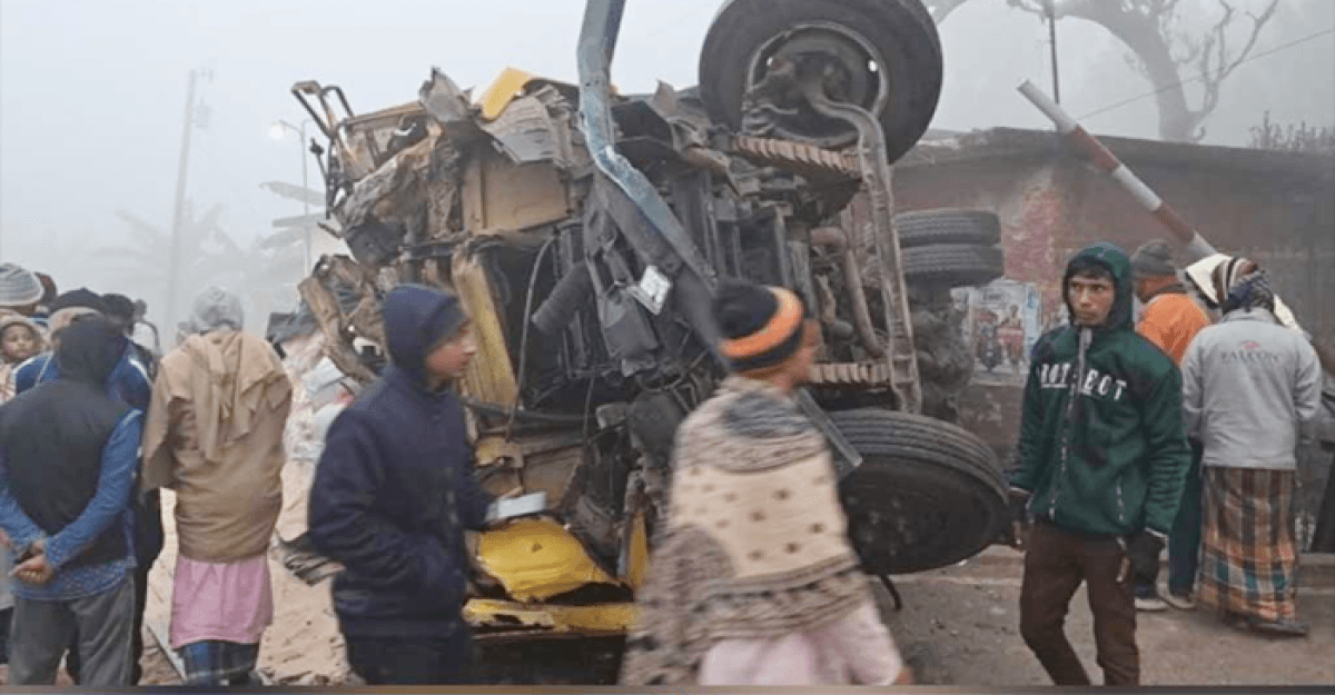 যশোরে ট্রাকে ট্রেনের ধাক্কা, নিহত ২