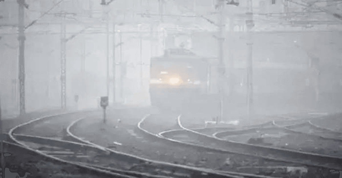 ঘনকুয়াশায় দিল্লিতে রেড অ্যালার্ট জারি