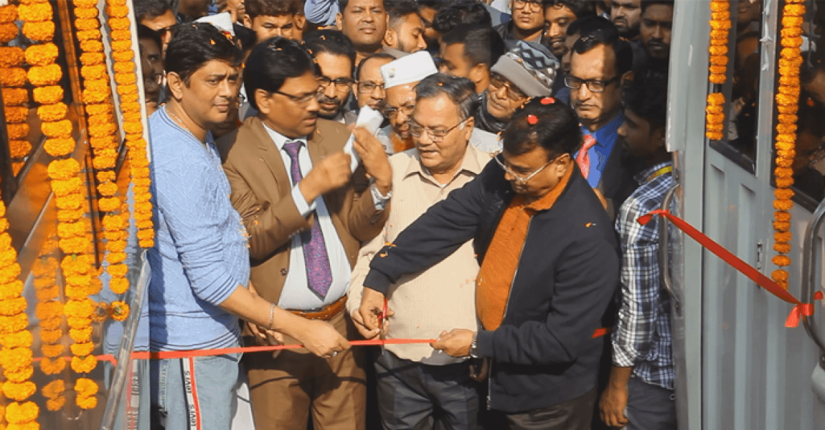 পাবনা এডওয়ার্ড কলেজ পেল রাষ্ট্রপতির উপহারের ২ বাস