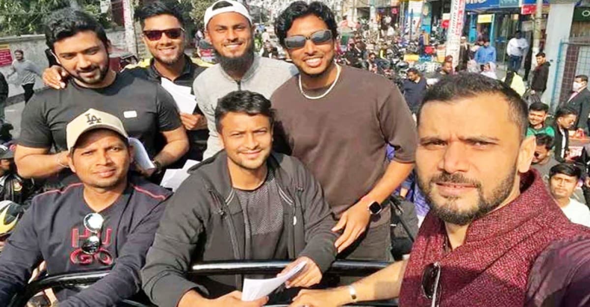 সাকিবের সঙ্গে দেখা করতে মাগুরায় মাশরাফি