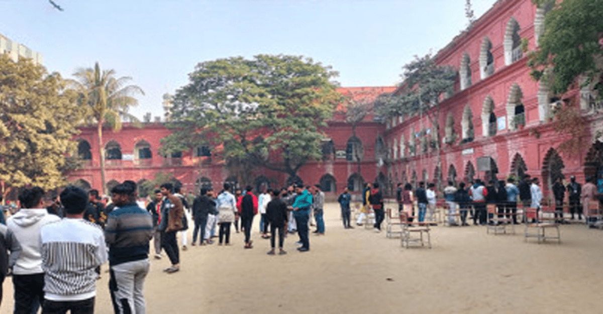 জাতীয় সংসদ নির্বাচনের ভোট গ্রহণ চলছে