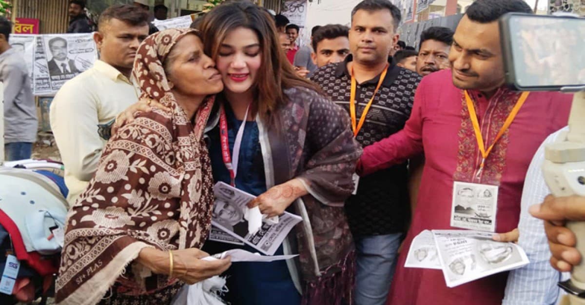 হেরে গেলেও সাধারণ মানুষের পাশে আছি: মাহিয়া মাহি