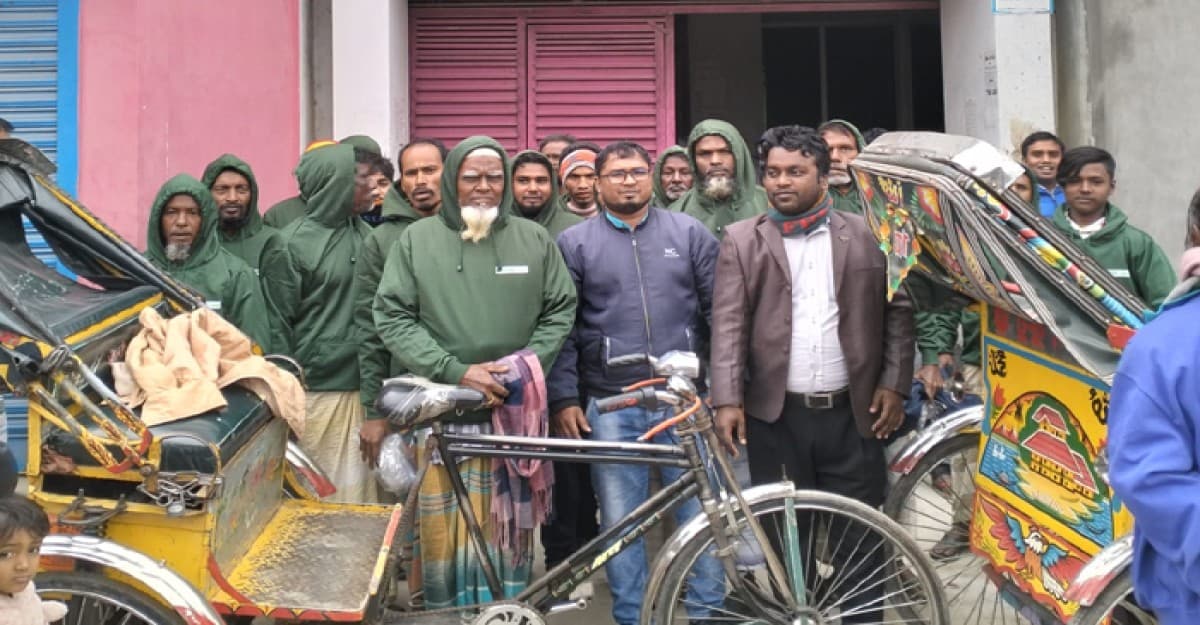 সিরাজগঞ্জে এনআরবিসি ব্যাংকের উদ্যোগে শীতবস্ত্র বিতরণ