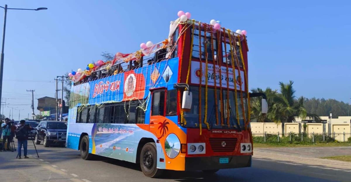 মেরিন ড্রাইভে পর্যটকের জন্য ছাদখোলা বাসের উদ্বোধন