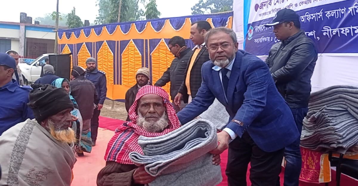 ডিমলায় শীতার্ত মানুষের পাশে পুলিশ অফিসার্স কল্যাণ সমিতি