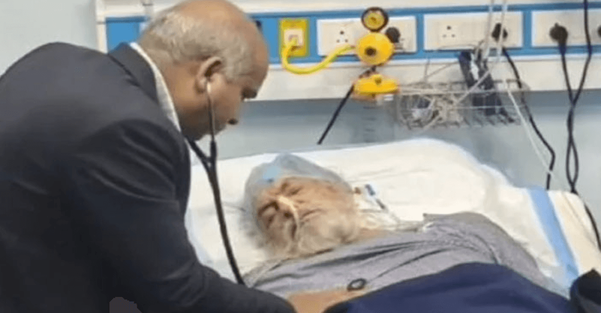ভাঙা রাস্তায় অ্যাম্বুলেন্সের ঝাঁকুনিতে প্রাণ ফিরল মৃত ব্যক্তির!
