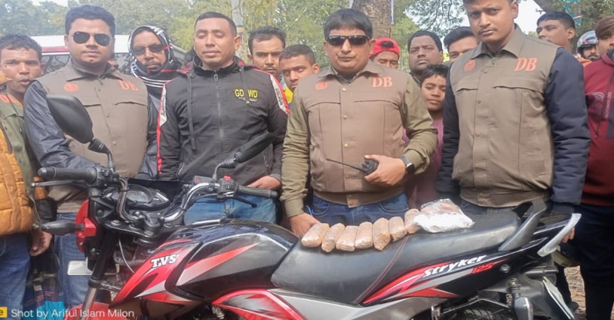 চুয়াডাঙ্গায় পুলিশের অভিযানেে মোটরসাইকেলসহ রূপার গহনা উদ্ধার